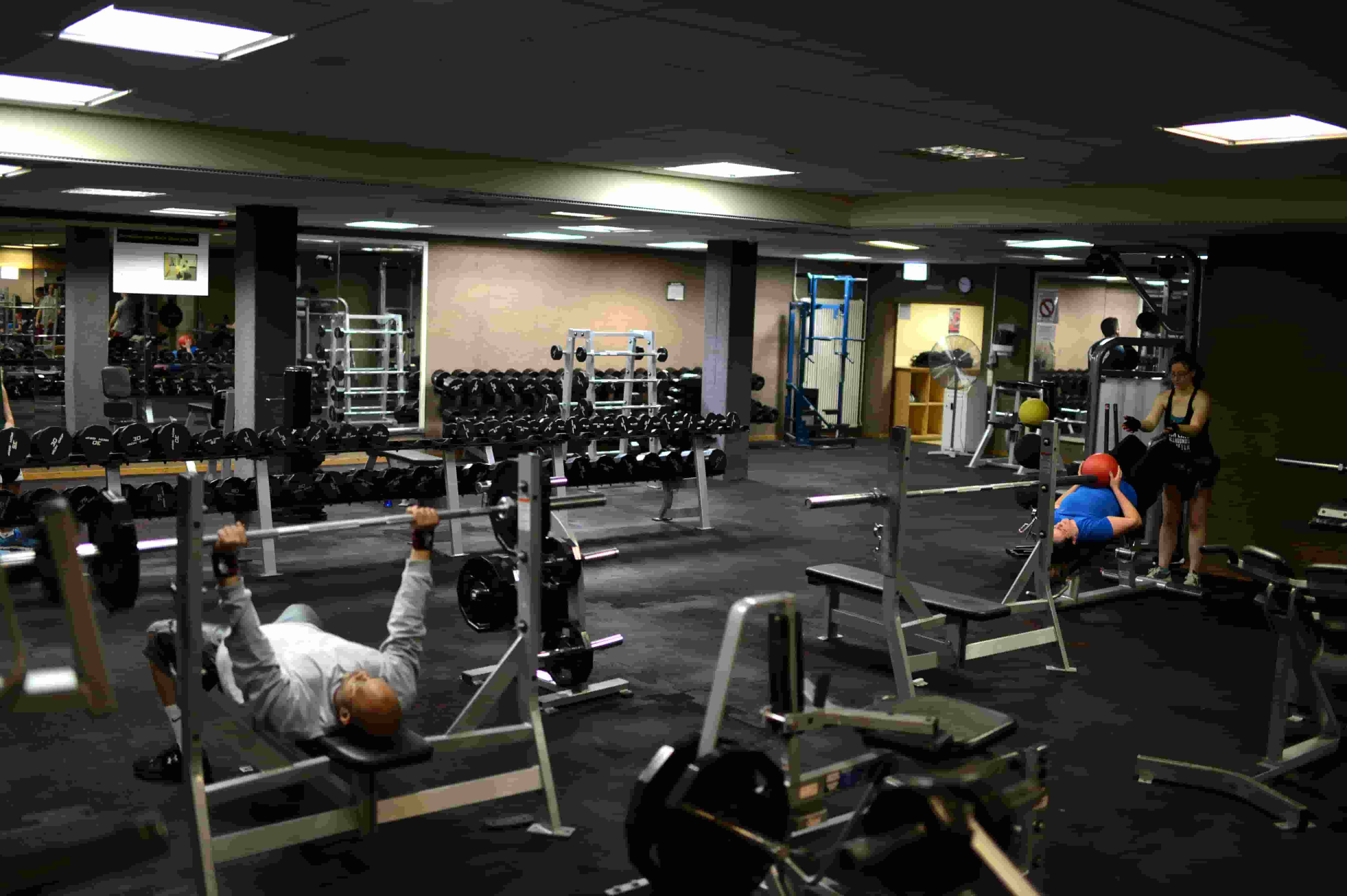 پٹھوں کی تعمیر اور ایک عمدہ جسم کو حاصل کرنے میں آپ کی مدد کرنے کے لئے سات مشقیں