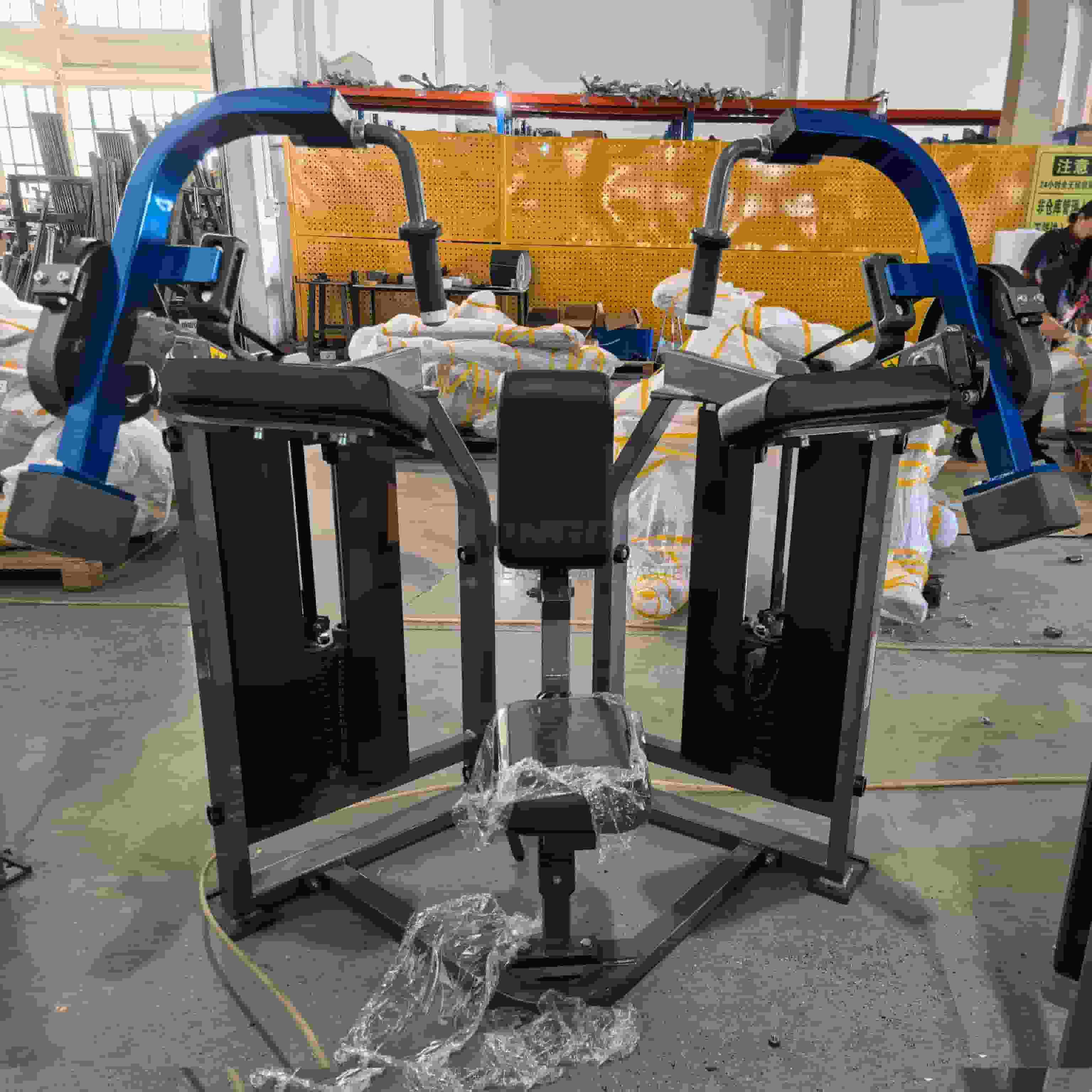 آئی ایس او لیٹرل ٹرائیسپس توسیع مشین